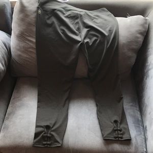 JustFab Athletic cropped leggings w/cutout XXL NWT